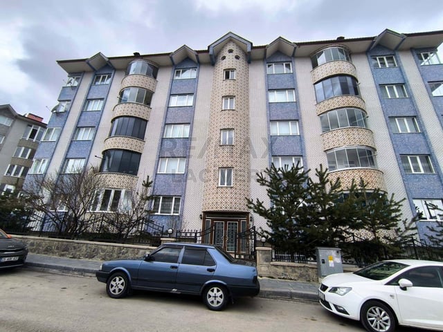 RE/MAX LACİVERT'TEN YILDIZKENT'TE SATILIK 3+1 DAİRE