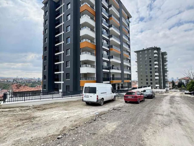 TOPRAKLIKTA SIFIR BINADA ŞEHIR MANZARALI GENIŞ 3,5+1 | ARA KAT