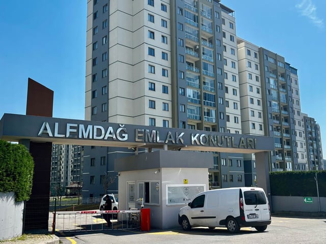 ALEMDAĞ KONUTLARINDA 3+1 SITE IÇI MANZARALI  DAIRE
