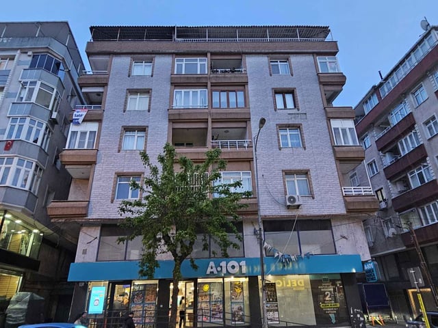KÜÇÜKÇEKMECE YEŞİLOVA MAH. REYHAN CAD. ÜZERİNDE 3+1 SATILIK DAİRE