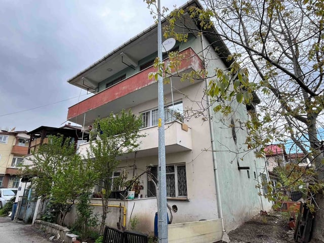 MERKEZİ KONUMDA GENİŞ 2+1 BAKIMLI DAİRE