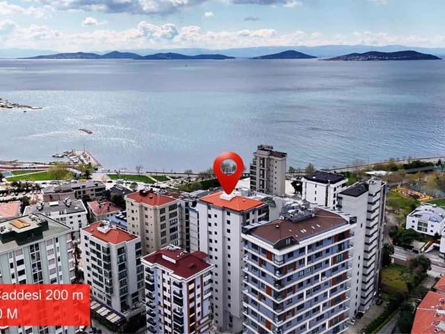 CADDEBOSTAN SAHİLDE DENİZ MANZARALI 3+1 SATILIK LÜKS DAİRE