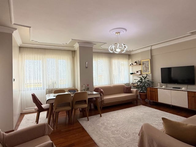 REMAX BEYAZ İVAZPAŞA MAH. MEYDANINA CEPHELİ BAKIMLI ARAKAT 3+1 DAİRE