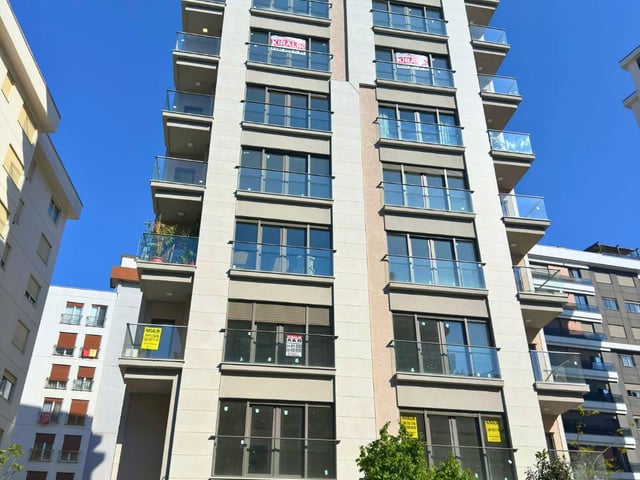 AYŞEÇAVUŞ CADDESI’NDE GENIŞ SALONLU, KOMBILI, ANKASTRELI 3+1 KIRALIK DAIRE