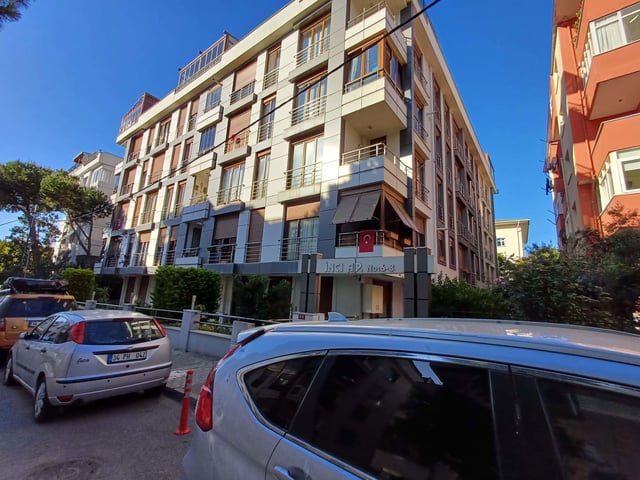 KİRALIK İDEALTEPE SAHİLDE MARMARAYA MİNİBÜSE ÇOK YAKIN YENİ BİNA