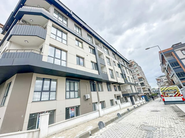 KÜÇÜKÇEKMECE CUMHURİYET KAPALI OTOPARKLI 2+1 SATILIK DAİRE