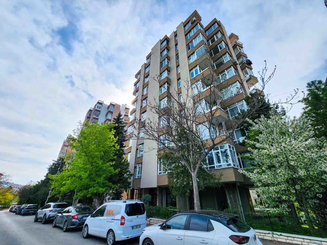 ANKARA ÇANKAYA MAHALLESİ DÜNYA SİTESİNDE SATILIK 2+1 DAİRE