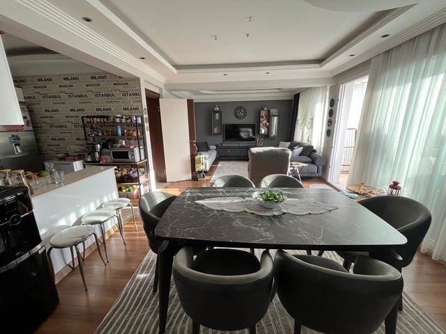 BALÇOVA'DA MERKEZİ KONUMDA ŞIK VE FERAH SATILIK 3+1 DAİRE