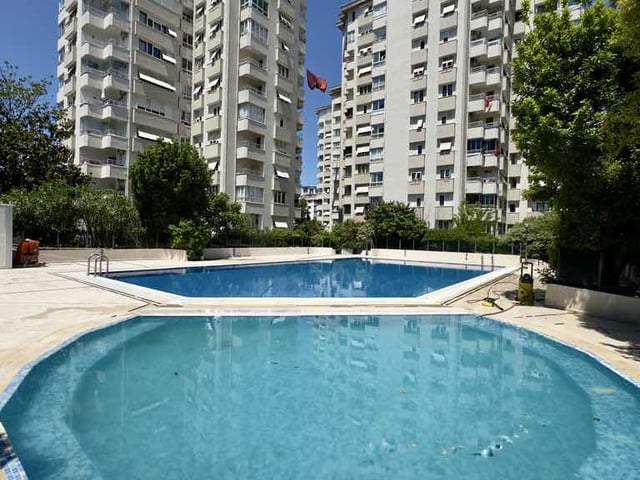 MERDİVENKÖY NEZİRAĞA DEMİRLİ SİTESİN KİRALIK ARA KAT