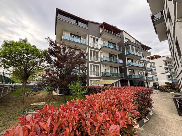 MYRA 3 SİTESİ GİRİŞ BLOĞUNDA SATILIK 1+1 DAİRE, ARA KAT, HAVUZLU