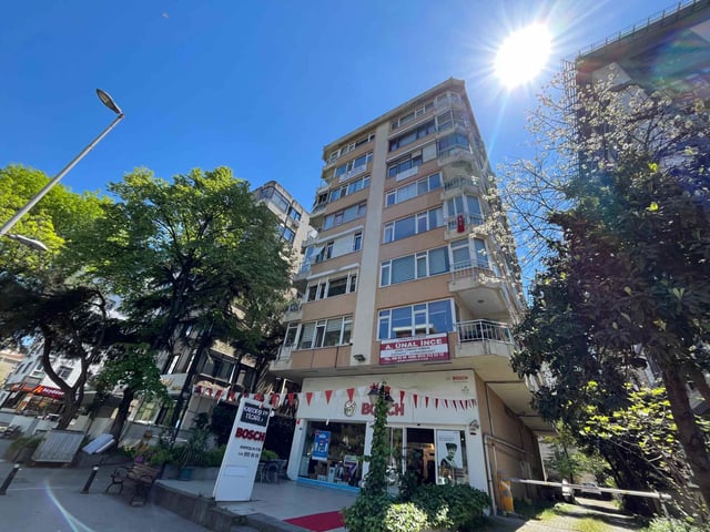 ANA CADDE ÜZERİNDE BÜYÜK, BAKIMLI 3+1