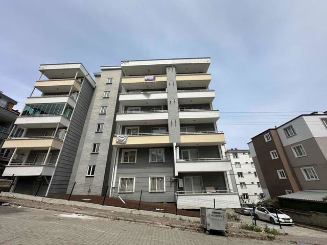 REMAX BARLAS GÜRLER'DEN TRAMVAYA YAKIN KİRALIK EŞYALI 1+1 DAİRE