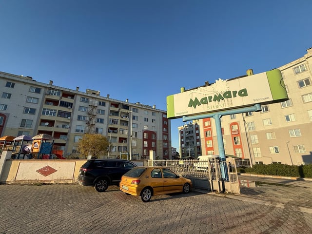 ERGENE MARMARACIK MARMARA SİTESİ'NDE 1+1 ARA KAT KİRALIK DAİRE