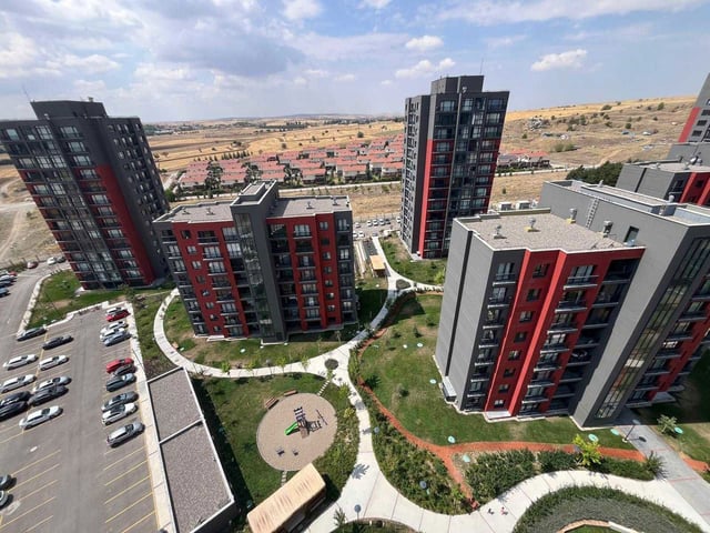 FERCE TULUMTAŞ SITESI'NDE KIRALIK 4+1 DAIRE (CAM BALKONLU)