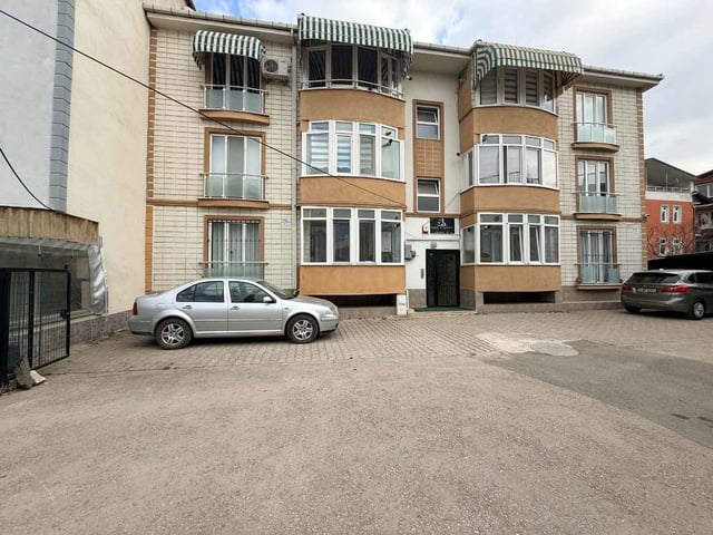 İZMİT YEŞİLOVA'DA MERKEZİ KONUMDA KİRALIK 2+1 DAİRE