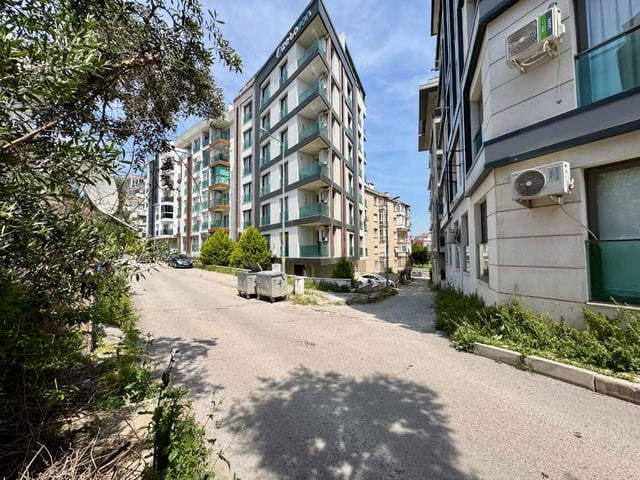 BORNOVA EVKA 3 METRO VE ÜNİVERİTE KARŞISI 1+1 KİRALIK DAİRE
