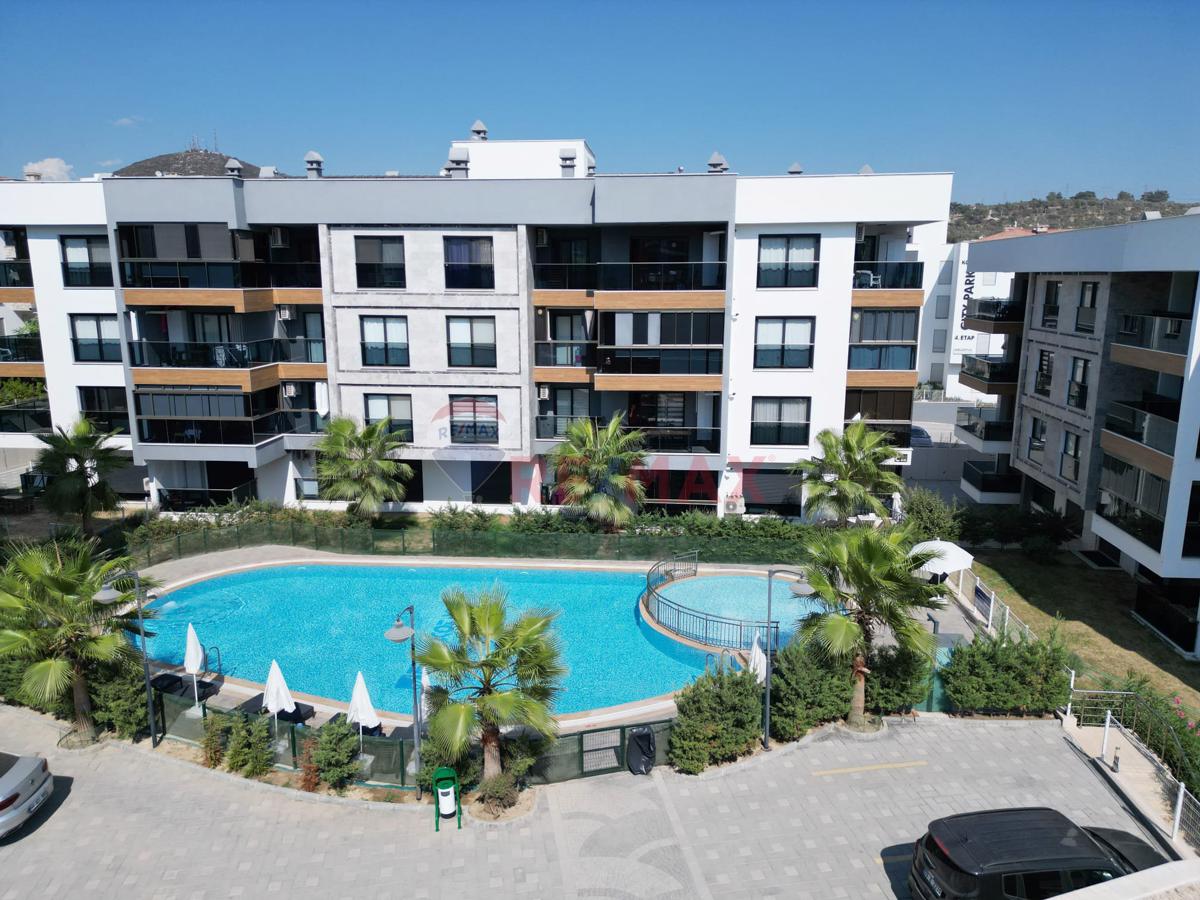 KUŞADASI YENİ HAVUZLU SİTE İÇİNDE  FUL  EŞYALI  DAİRE