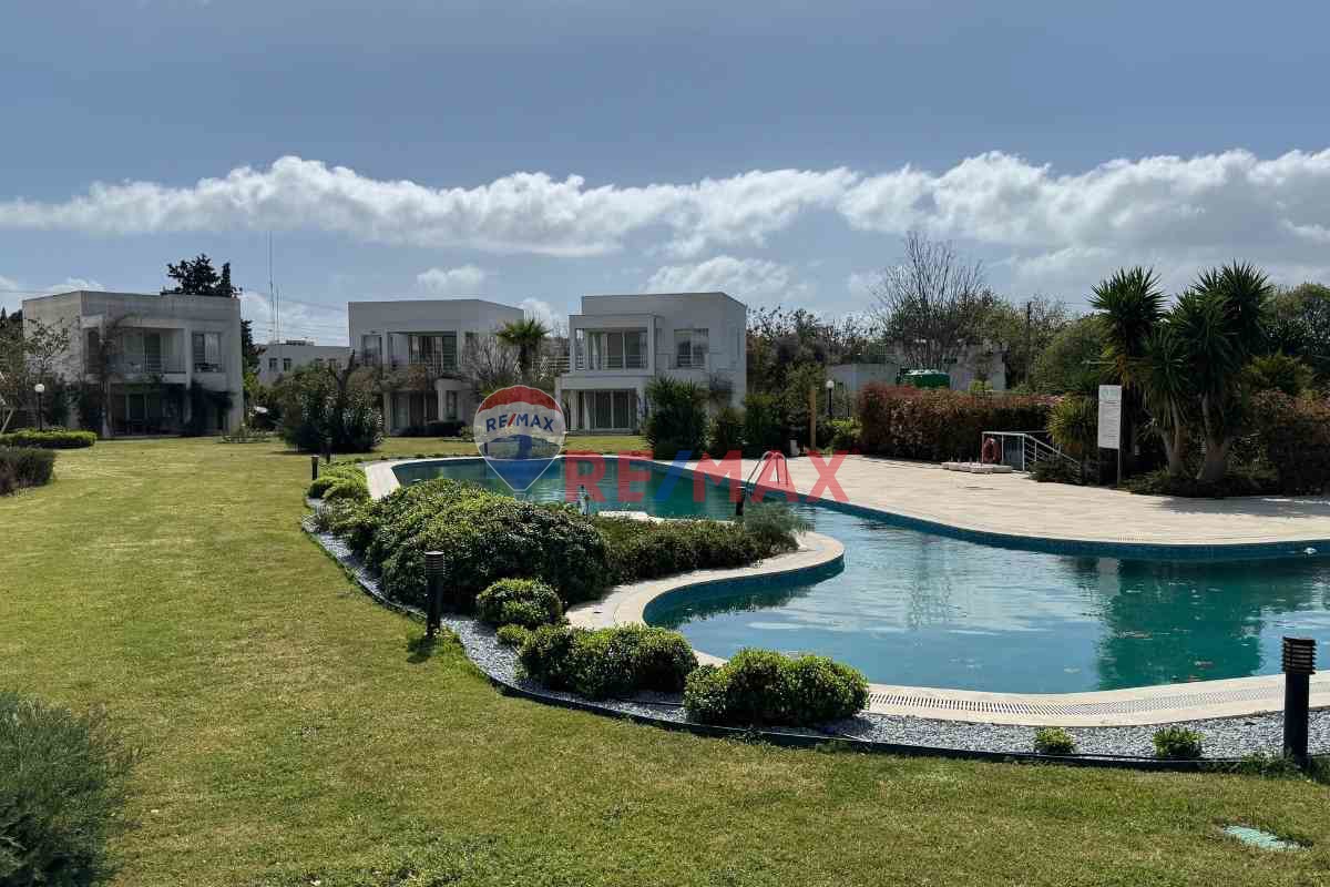 BODRUM GÜMÜŞLÜK MERKEZ DE SİTE İÇİ SATILIK 2+1 BAHÇE KATI 75 M2 DAİRE