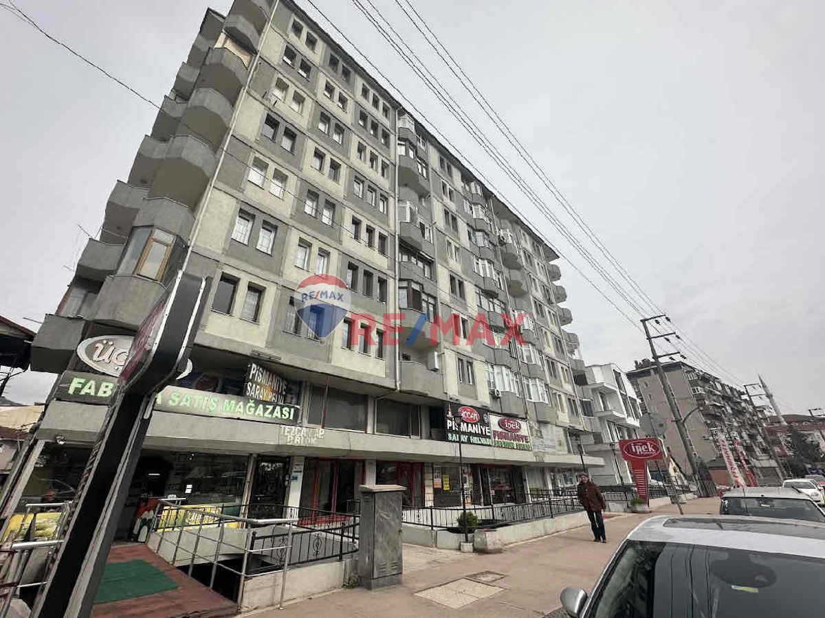 İZMİT D100 KARAYOLU ÜZERİNDE DENİZ MANZARALI 3+1 SATILIK DAİRE