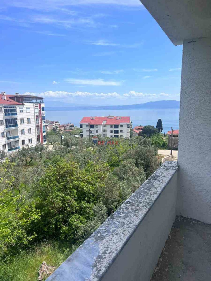 ARMUTLU KARŞIYAKA MAH.DE SATILIK 1+1 FERAH DAİRE...