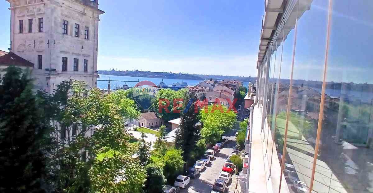ÜSKÜDAR SELIMIYE'DE DENIZ MANZARALI GENIŞ VE FERAH 4+1 DAIRE