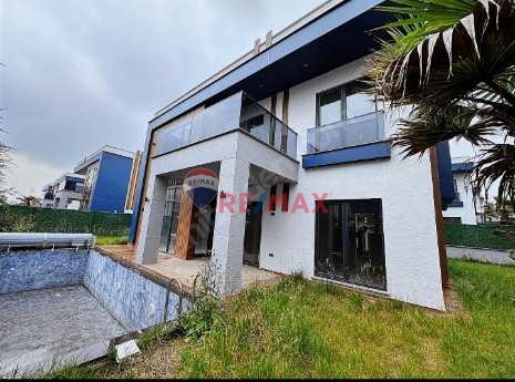 BAŞİSKELE BAHÇECİKTE 5+1 MÜSTAKİL, HAVUZLU, AKILLI VİLLA