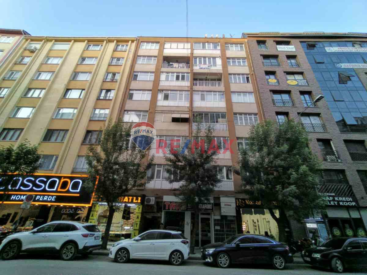 RE/MAX MOD'DAN SAKARYA 1 CD. ARAKAT GENİŞ VE BAKIMLI 2+1 DAİRE