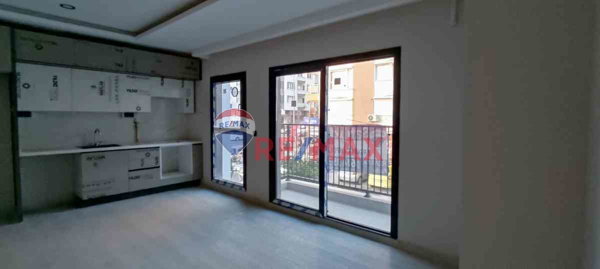 KUŞADASI SATILIK SIFIR DENIZE 100M ARAKAT LÜX DAIRE