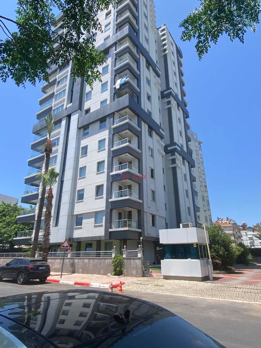 YEŞILBAHÇE AKRA BARUT KARŞISI GIRITLI ALI BEY SIT.SATILIK 4+1 ARAKAT