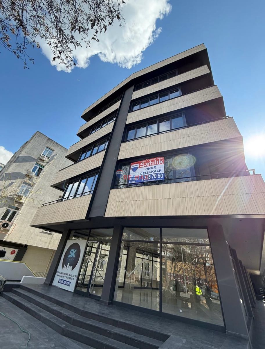 BAĞDAT CADDESİ  ÜZERİNDE TİCARİ KULLANIMA UYGUN SATILIK DAİRE