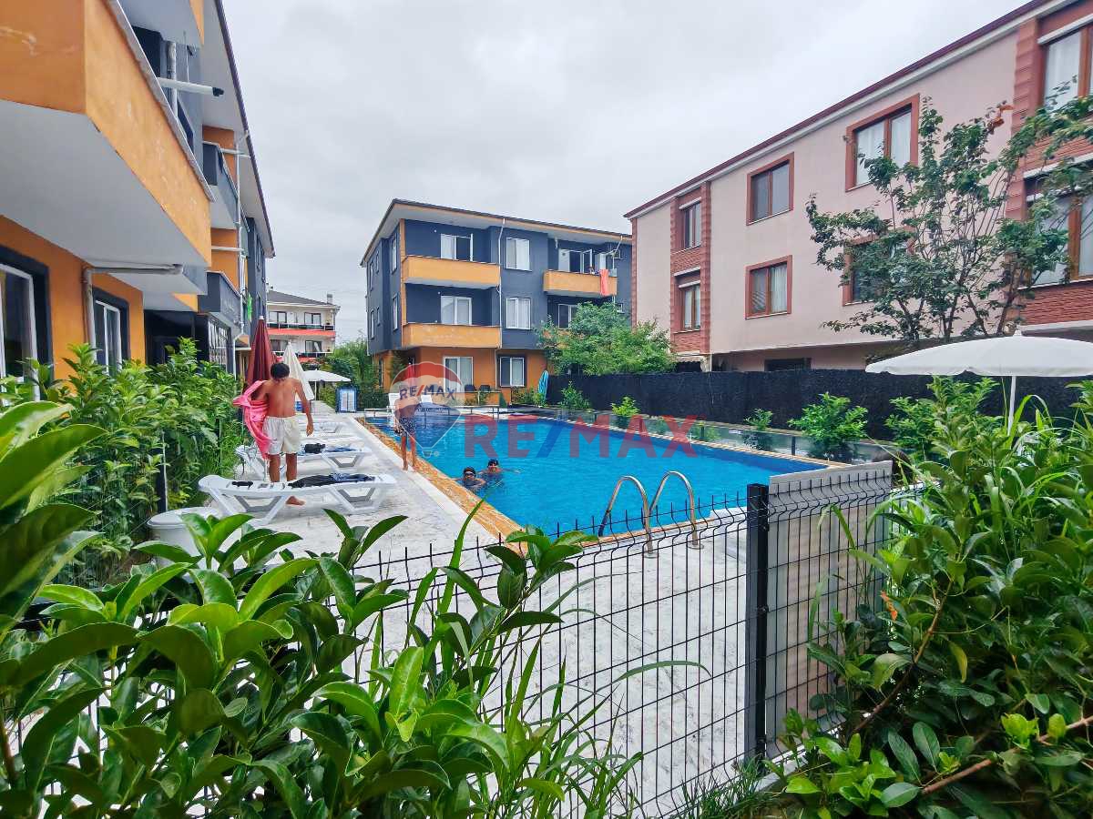 HAVUZLU SİTE, YERDEN ISITMA, CAM BALKON, KOMBİLİ, KAPANMAZ CEPHE