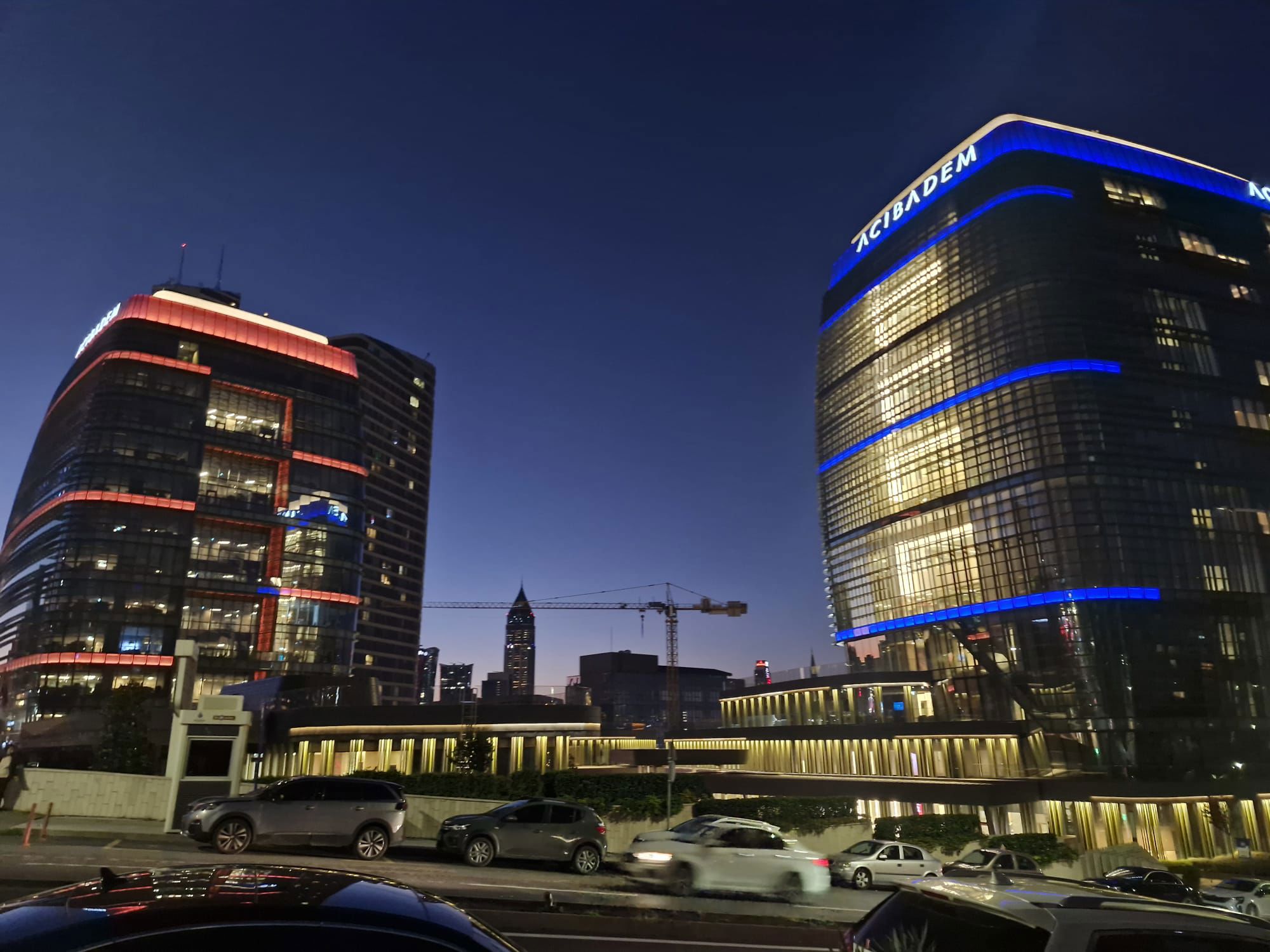 ATAŞEHİR GARDENYA SİTESİ ACIBADEM HASTANE KARŞISI 2+1 GENİŞ BOŞ DAİRE