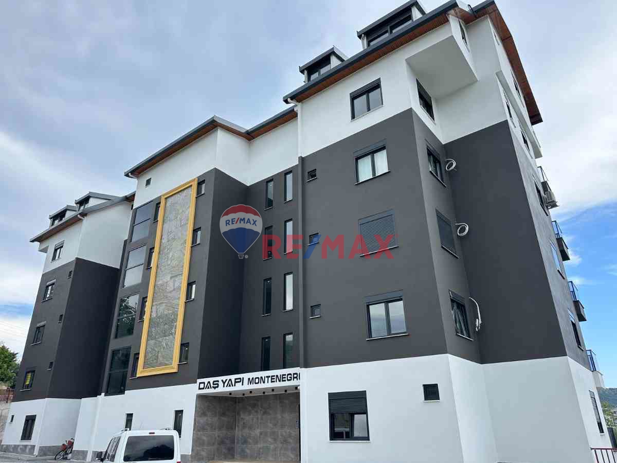 GÜNEY CEPHE, HAVUZ MANZARALI, GENIŞ 2+1 DAIRE