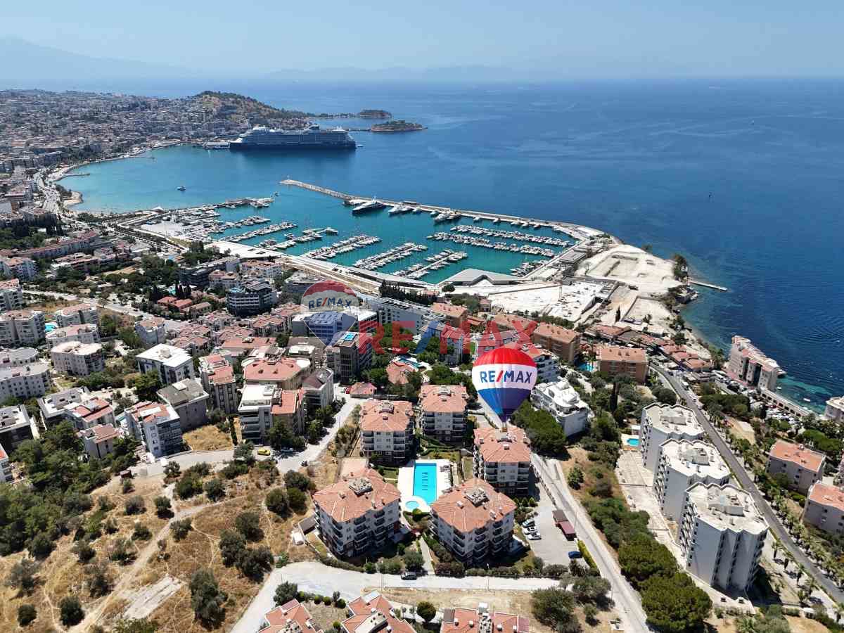 KUŞADASI MERKEZDE, MARİNAYA YÜRÜME MESAFESİNDE 4+1 LÜKS DAİRE