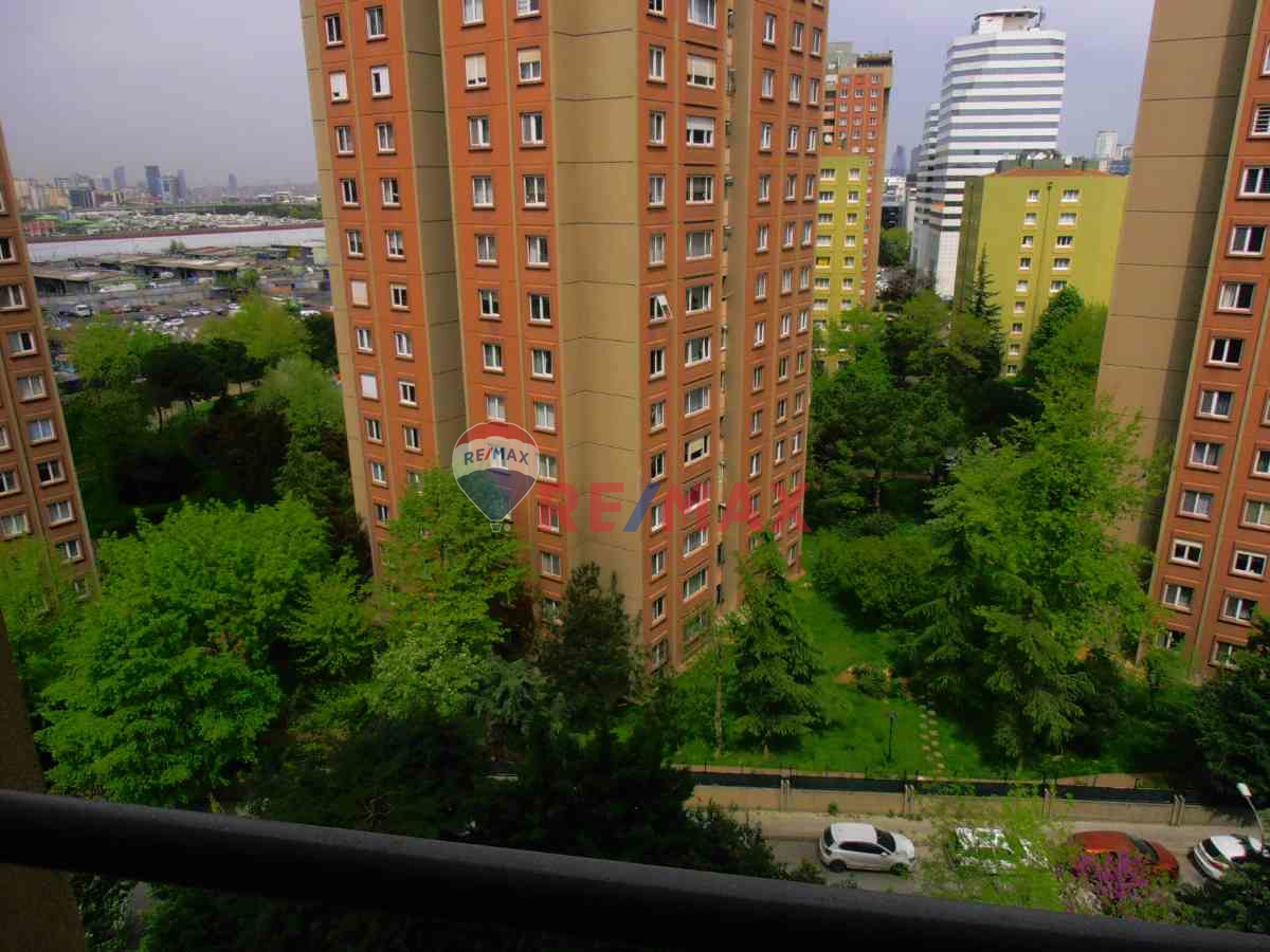 ESTON ÇAMLIEVLER ATAŞEHIR 3+1 SITE DAIRESI