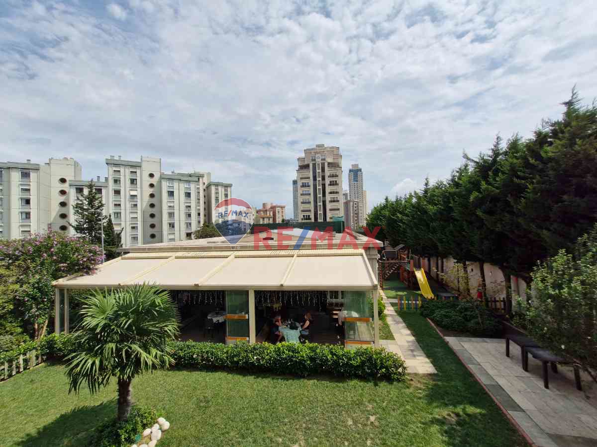 ATAŞEHİR EVİNPARK SİTESİ  10+2  METROYA YAKIN BAHÇE KULLANIMLI  SATILIK LÜKS TRİPLEX  DAİRE