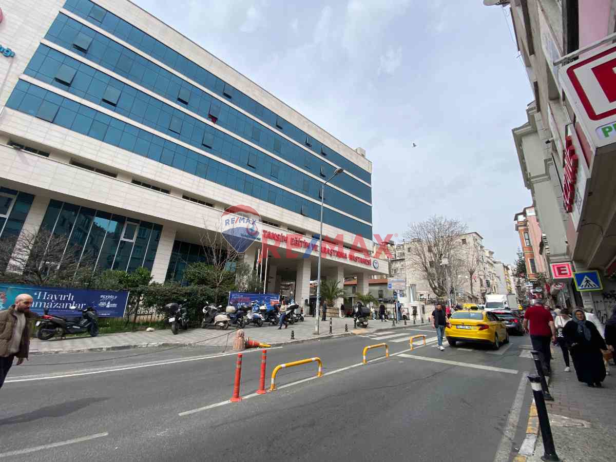 CİHANGİR'DE MERKEZİ KONUMDA İÇİ KOMPLE YENİLENMİŞ SATILIK 3+1