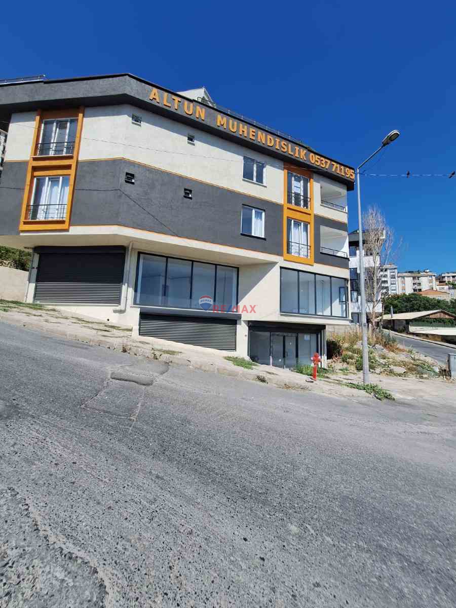 BAŞAKŞEHİR ALTINŞEHİRDE GÖL MANZARALI HASTANE VE OKUL YOLUNDA