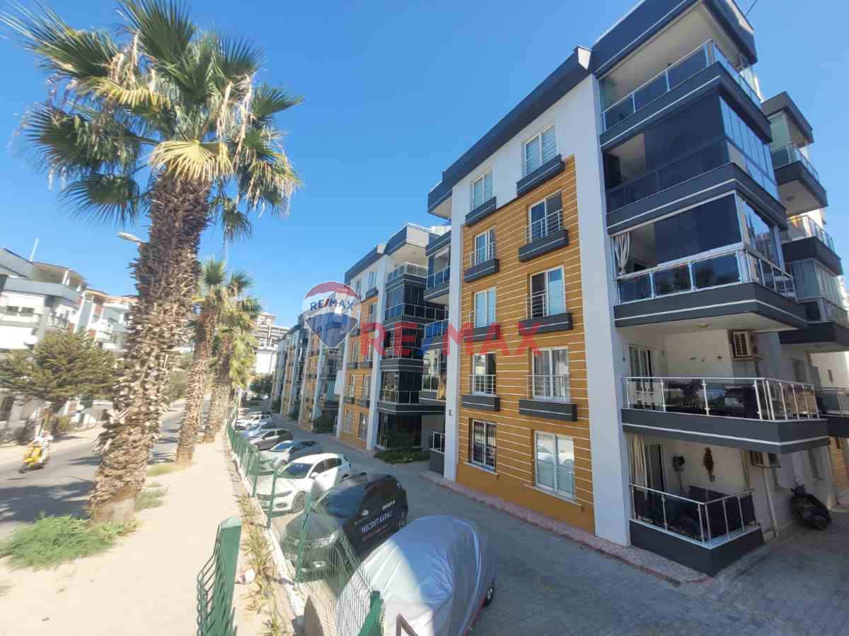 KUŞADASI AKKUŞ KONAKLARINDA SATILIK 3+1 DOĞALGAZLI DAİRE