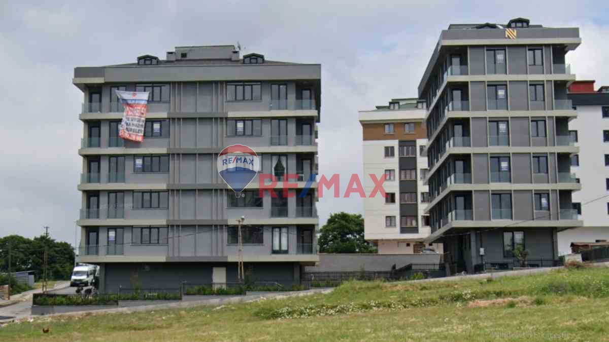 İSTANBUL SULTANBEYLİ'DE SİTE İÇİNDE 3+1 ARA KAT SATILIK DAİRE