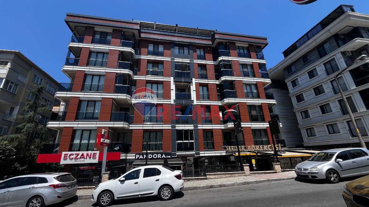 BAKIRKÖY ZEYLAN EVLERİ'NDE ŞEHİR VE KONFORUN KALBİNDE FERAH VE ŞIK  SATILIK 3+1  DAİRE