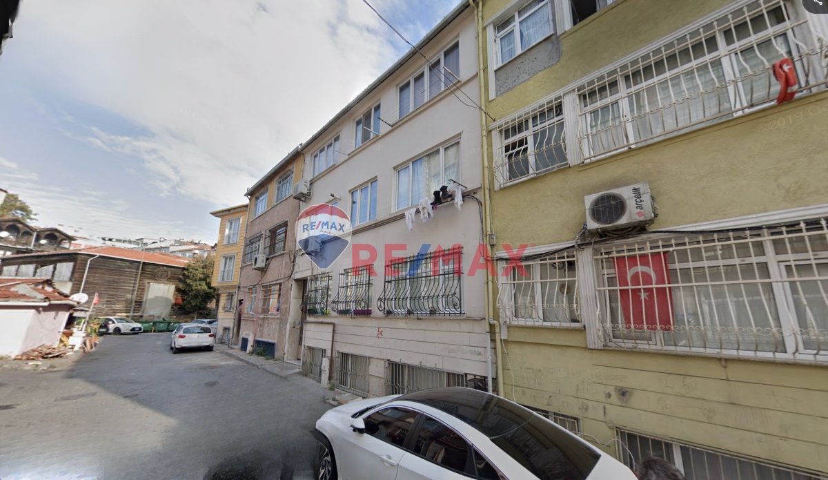TARİHİ YARIMADA DA FEVZİ PAŞA CADDESİNE 2 DK MESAFEDE 2+1 SATILIK DAİRE