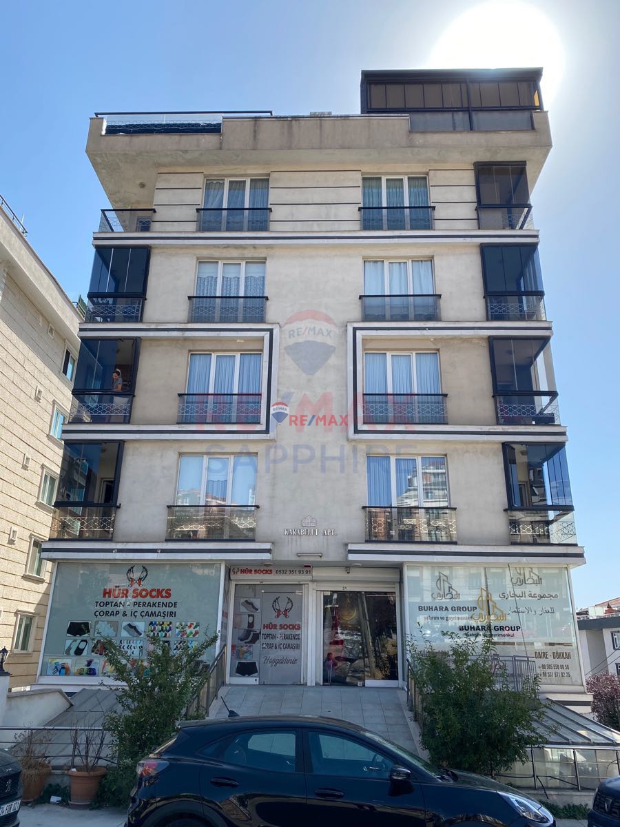 BEYLİKDÜZÜ ADNAN KAHVECİDE ÇİFT BALKONLU GENİŞ 2+1 DAİRE