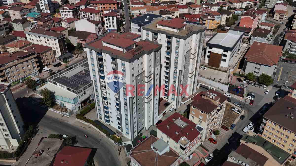 PENDIK ESENYALI -AHMET YESEVİ DE OKUL KARŞISINDA SITEDE SATILIK DAIRE
