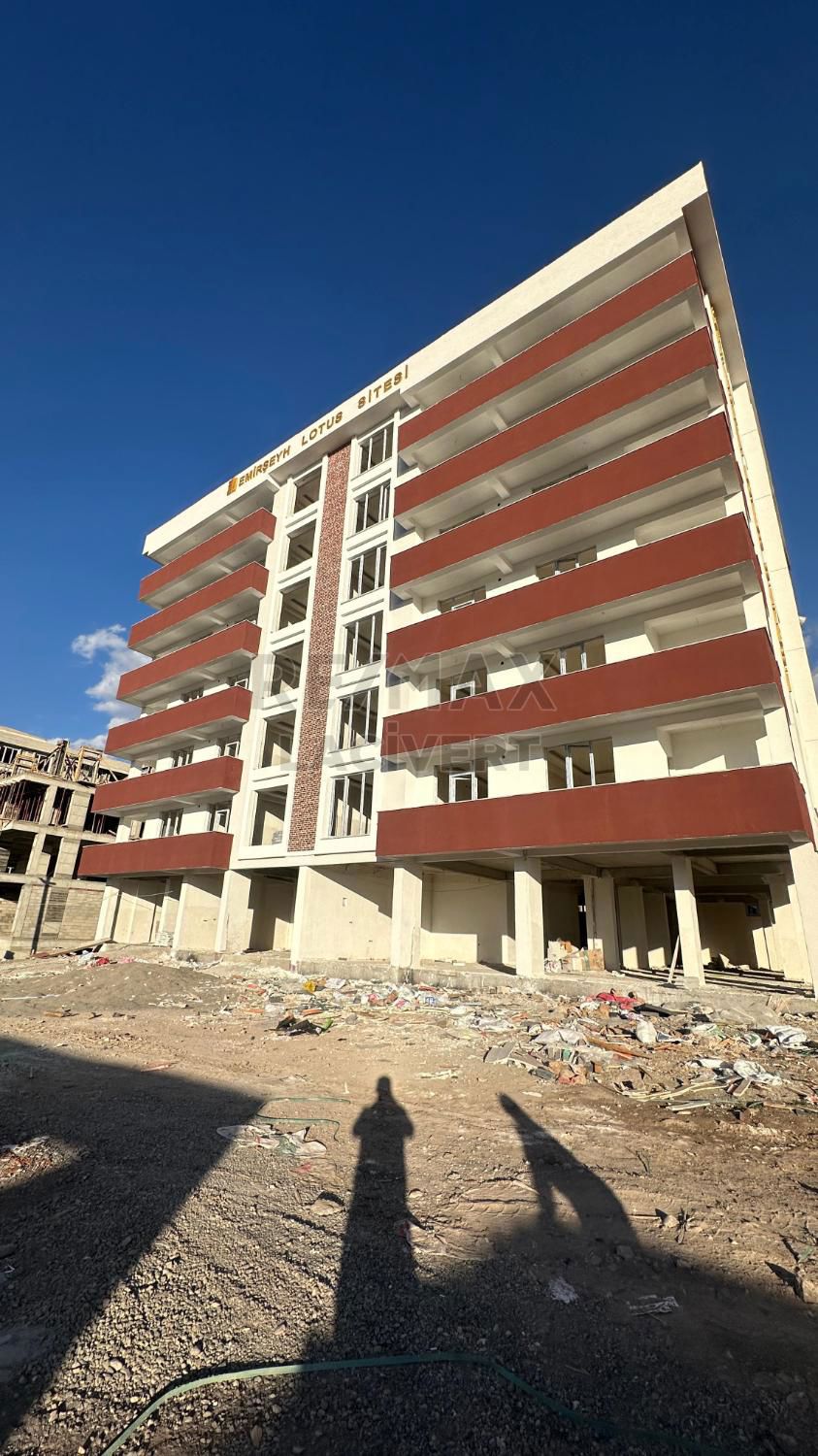 RE/MAX LACİVERT'TEN EMİRŞEYH LOTUS'DA SATILIK 3+1 DAİRE