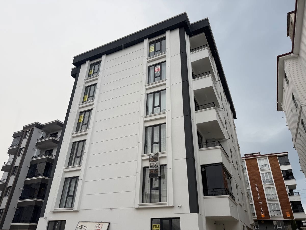 KÖRFEZ TOPLU KONUT BULVARINDA TRAMVAYA YAKIN  EŞYALI  1+1