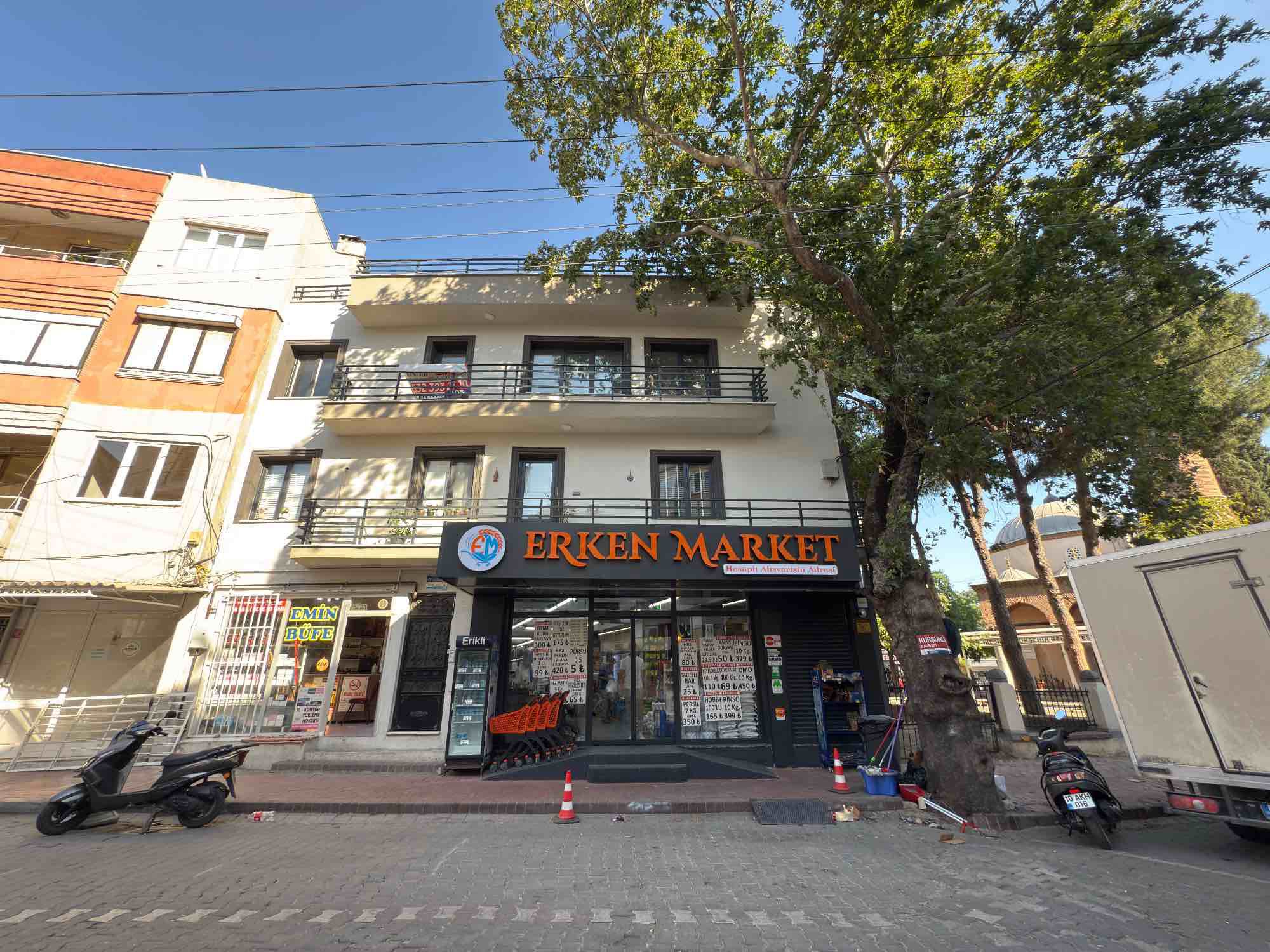 EDREMİT MERKEZDE ÖZEL TERASLI GENİŞ KULLANIMLI 2+1 SATILIK DAİRE