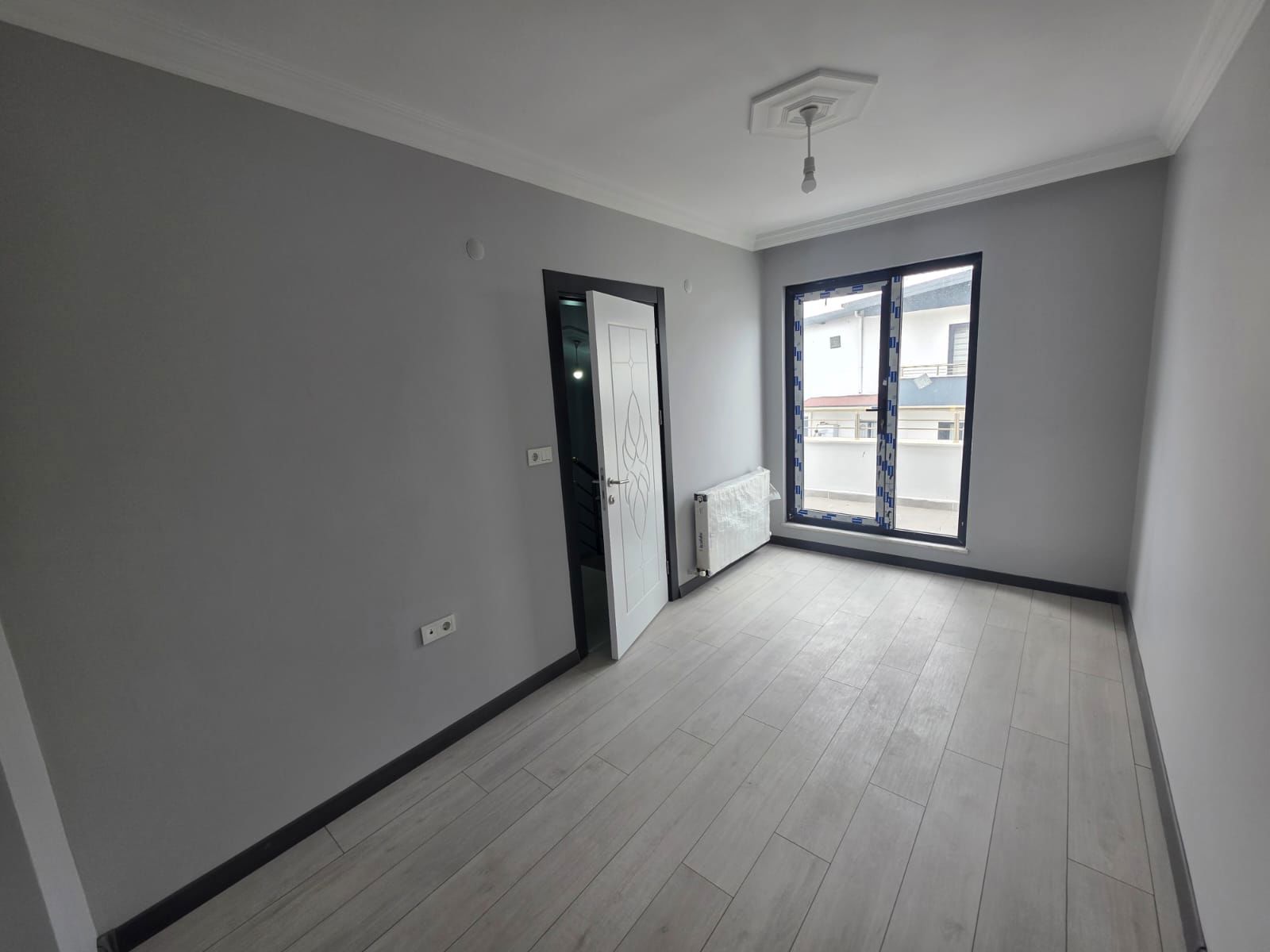 KARTEPE, BAHÇEŞEHİR KOLL. CİVARI,GENİŞ 2+1,ÇATI EĞİMSİZ DAİRE
