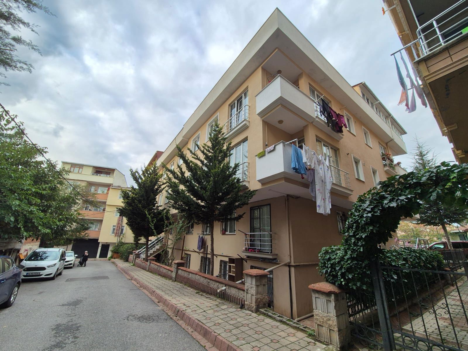 ÇEKMEKÖY MIMAR SINAN'DA EŞYALI KIRALIK 2+1  DAIRE