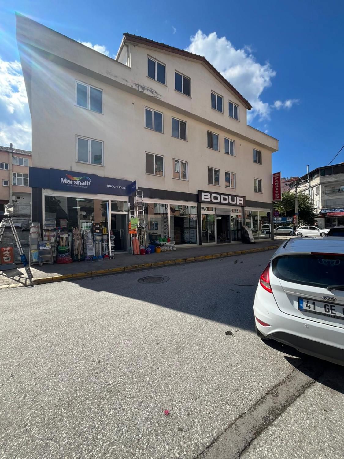 REMAX NATURAL'DAN GÖLCÜK ÇARŞIDA MERKEZI KONUMDA ÇATI DUBLEKS